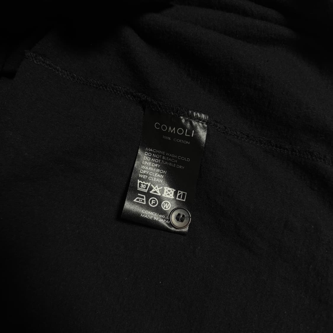 [2]코모리 25SS 블랙 코튼 저지 셔츠 상품이미지9