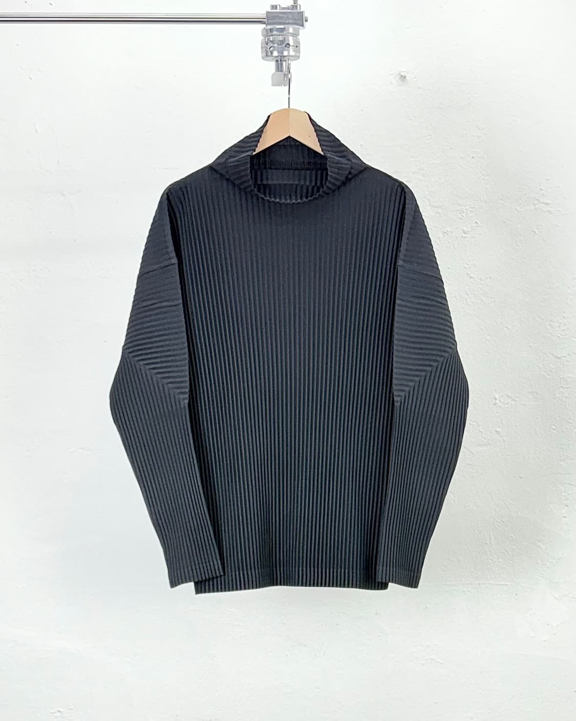 이세이 미야케 옴므 플리세 블랙 하이넥 슬리브리스 셔츠 상품이미지1