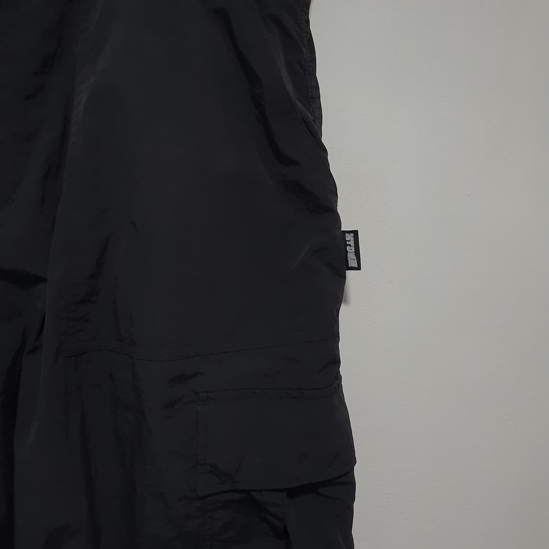 L) 엑스톤즈 신형 24ss 셔링 나일론 포켓 와이드 카고 팬츠 블랙 상품이미지4