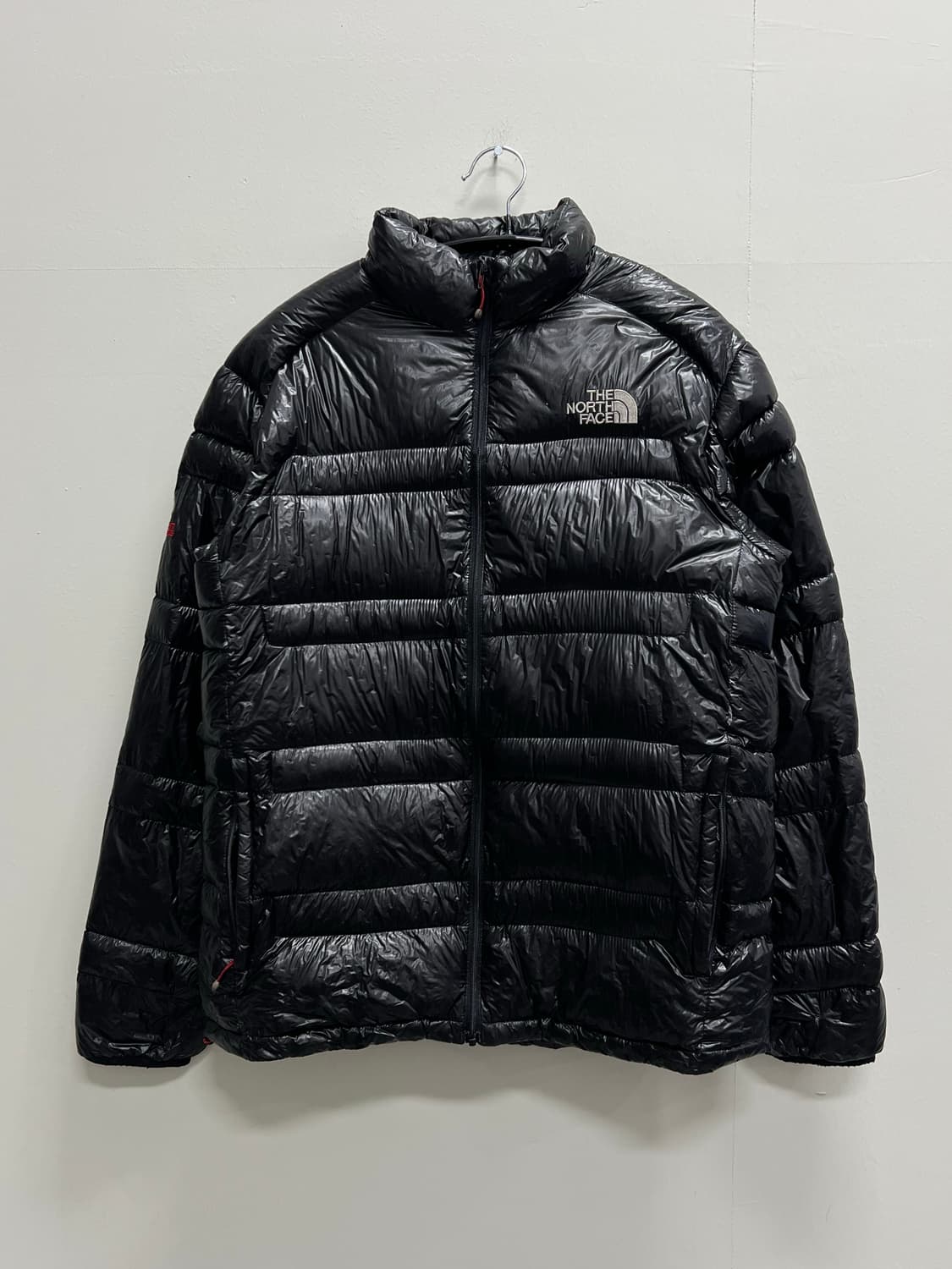 노스페이스 서밋시리즈 850필 경량 유광 패딩 자켓 블랙 상품이미지2