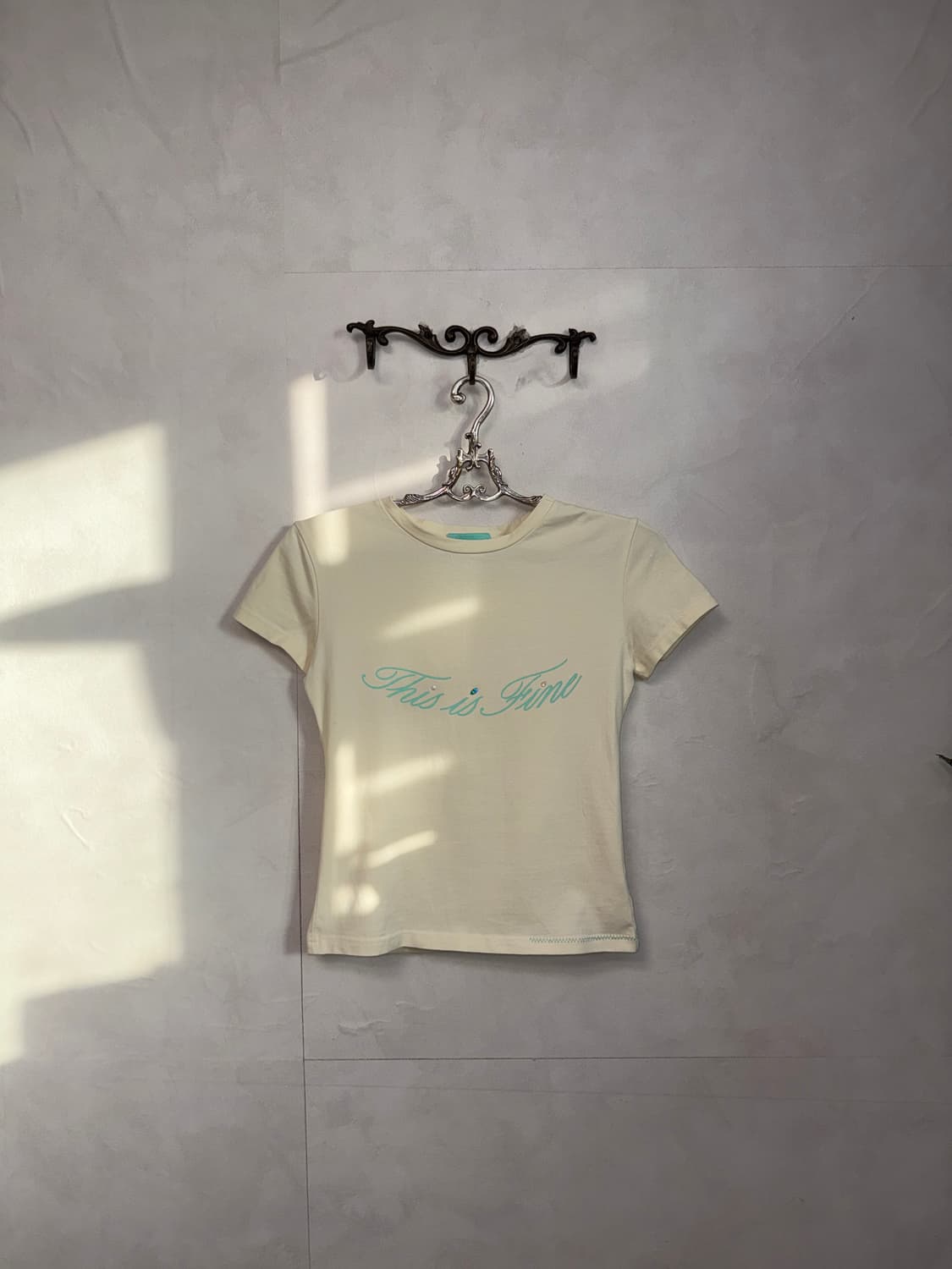 THIS IS FINE Cropped Signature Tee Cream 상품이미지1