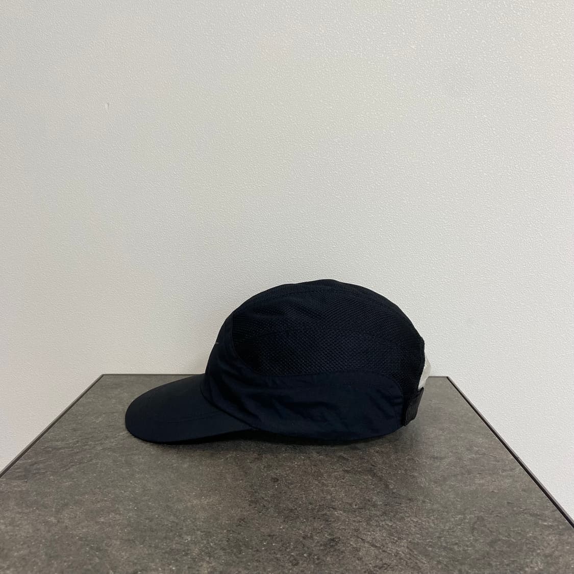 슈프림 X 나이키 콜라보 트레일 블랙 러닝 캠프캡 모자 상품이미지2