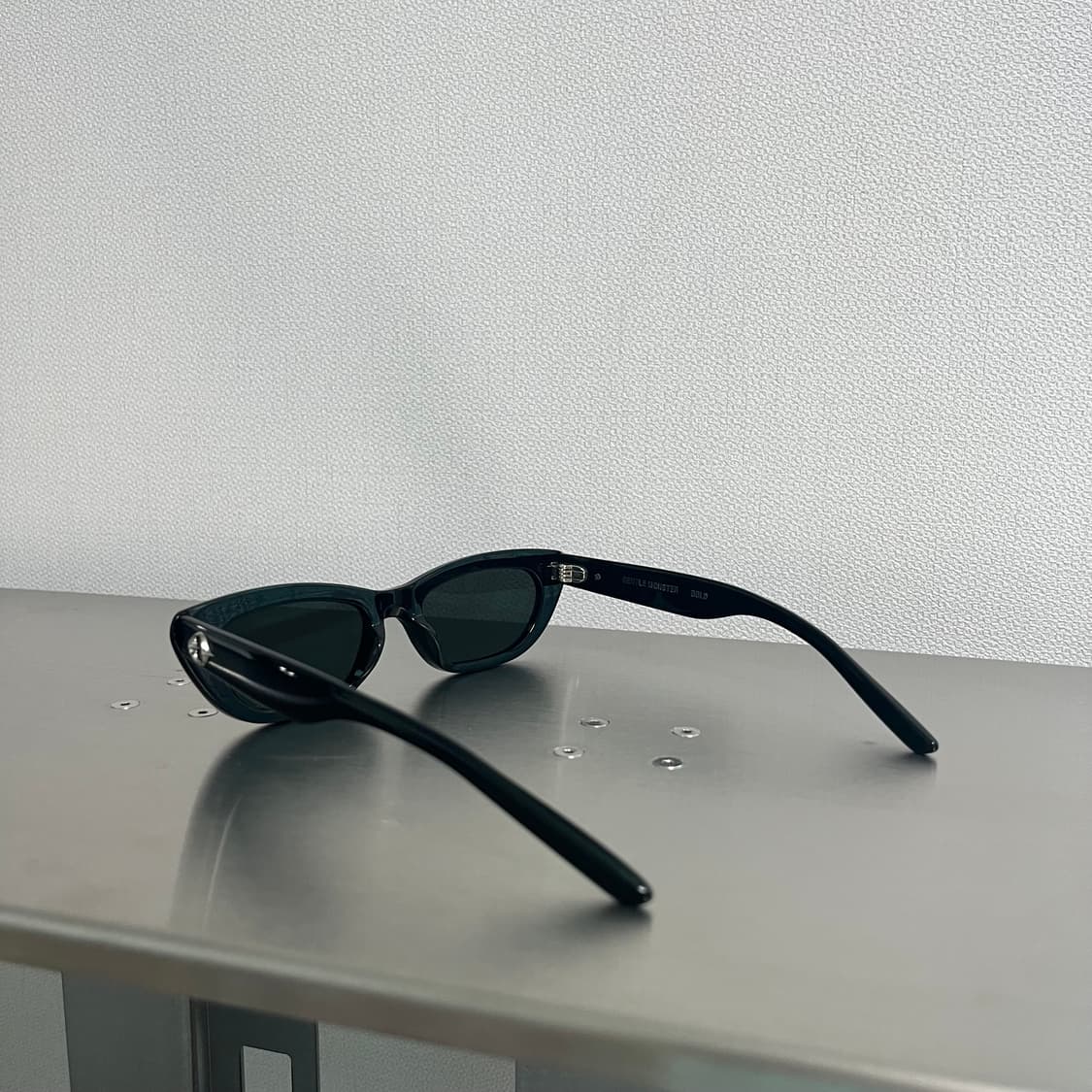 Gentle Monster 27 and 7 01 Black 젠틀몬스터 상품이미지4