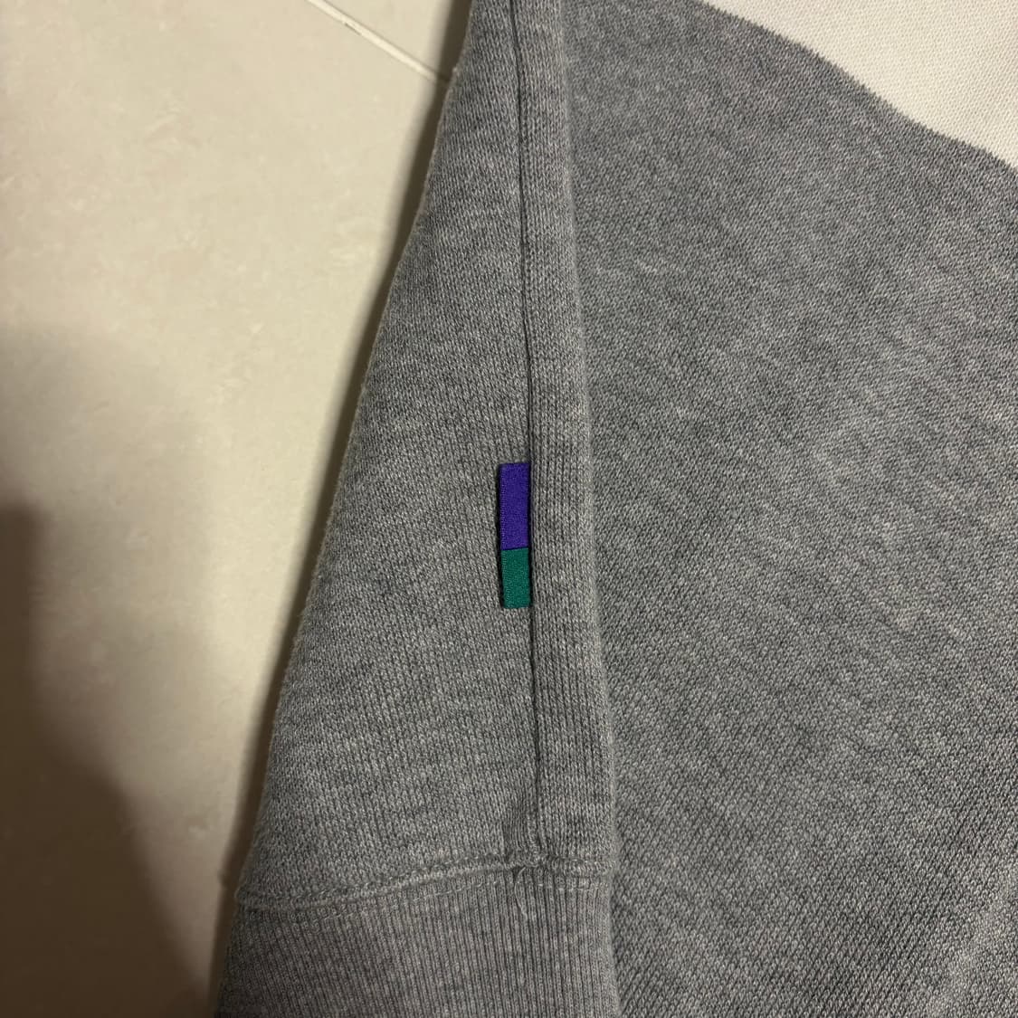 정품 헤지스 윔블던 빅플래그 배색 맨투맨 그레이 상품이미지6