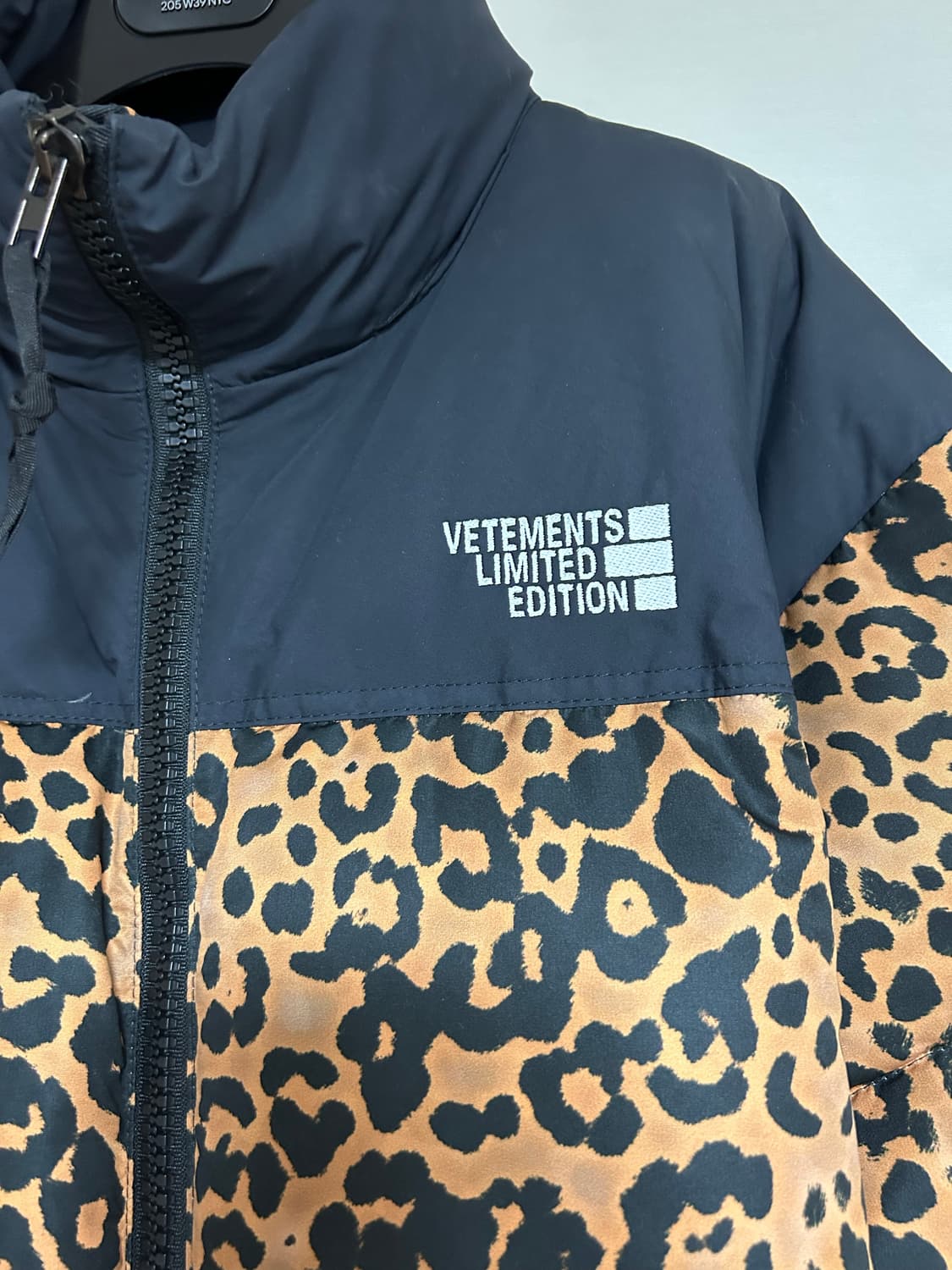 Vetements limited edition zip up padding 상품이미지2