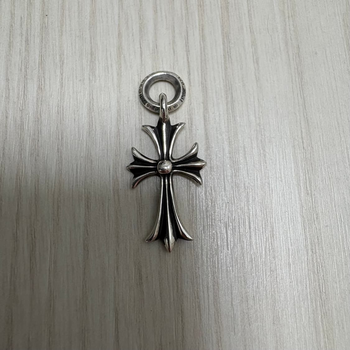 크롬하츠 타이니 크로스 펜던트 상품이미지2