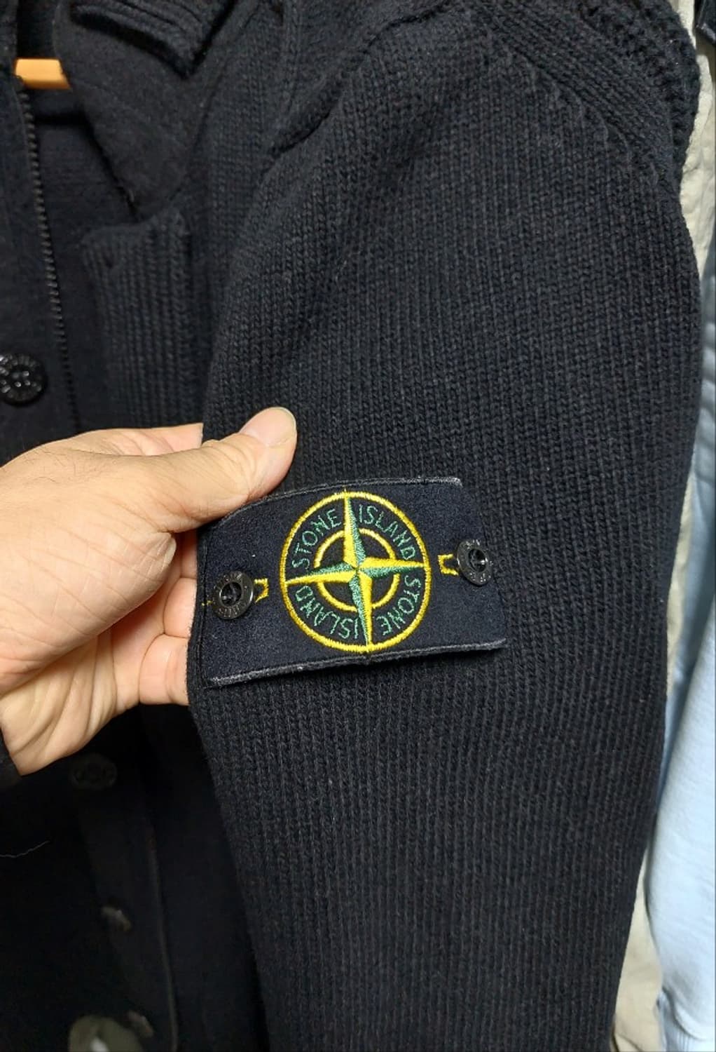 스톤아일랜드 블랙 니트 버튼 집업 가디건 상품이미지6