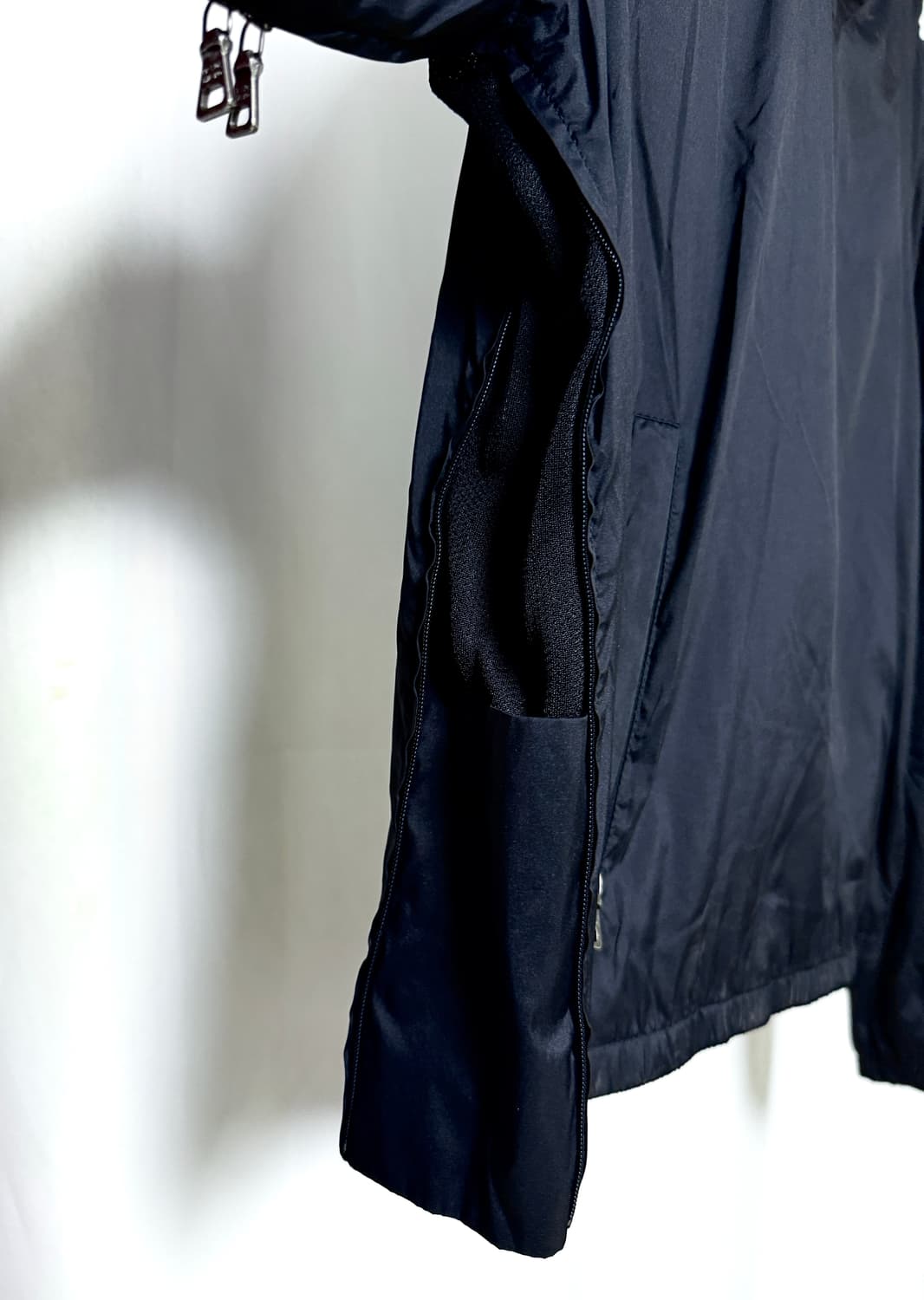 Prada 90s 나일론 Side Zip 숄더 크롭 스웻 자켓 상품이미지4