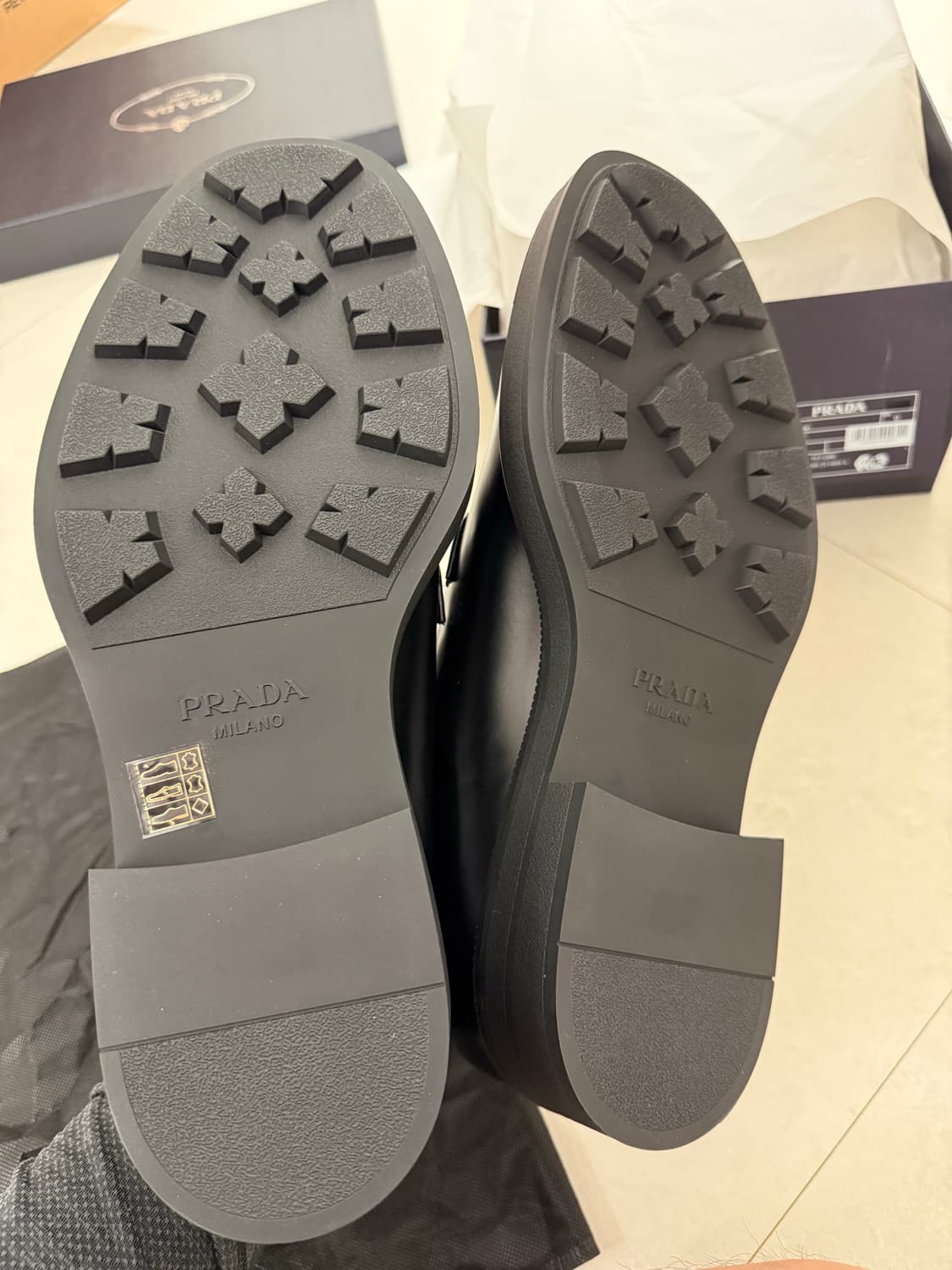 (새제품) PRADA 프라다 브러쉬드 가죽 더비 슈즈 상품이미지8