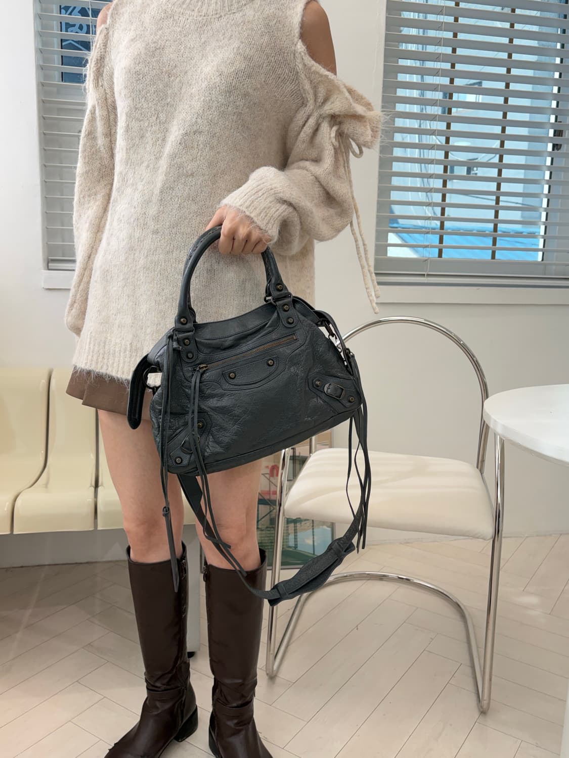 [A 정품] 발렌시아가 시티 모터백 타운 다크그레이 상품이미지6