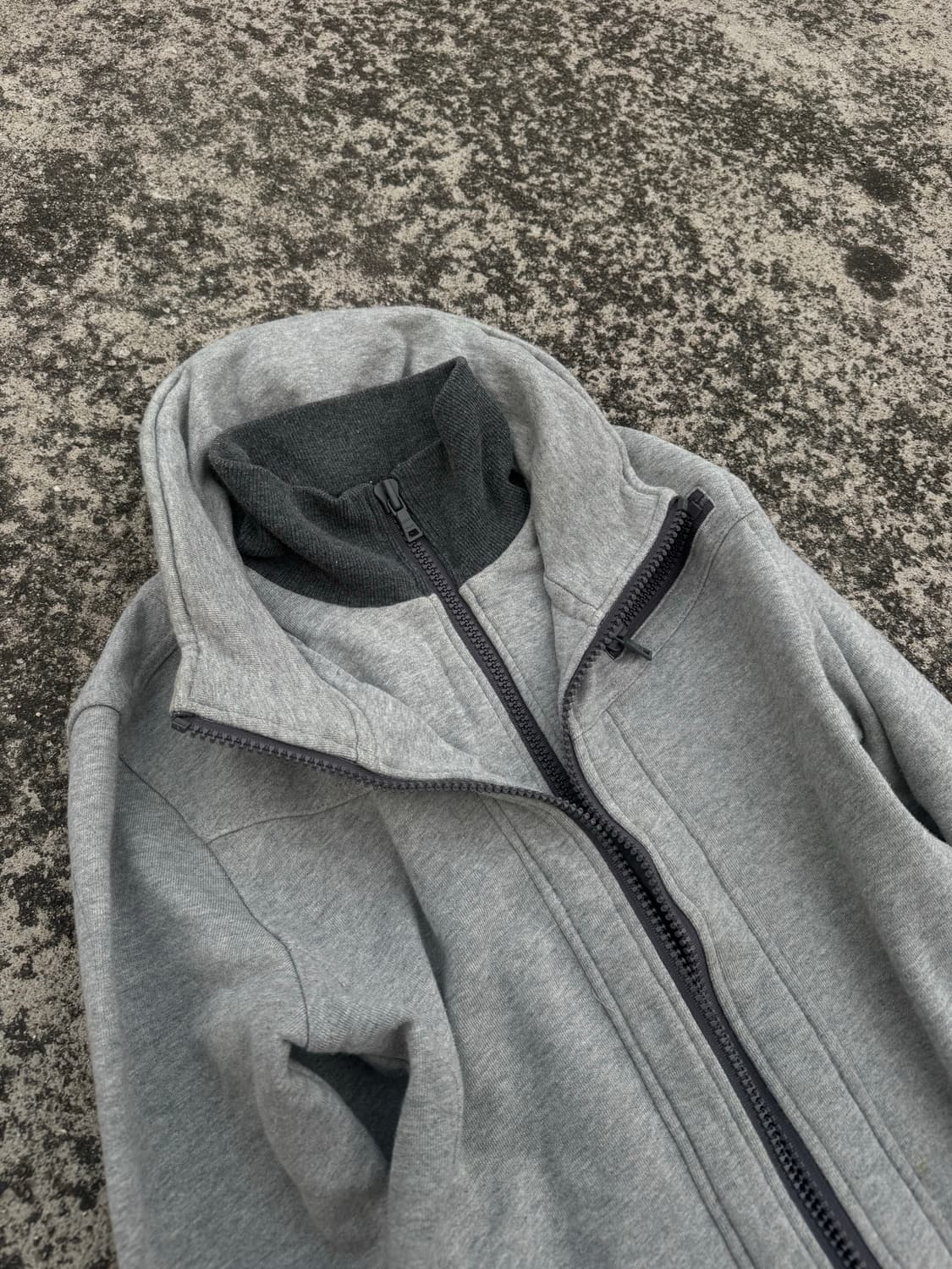 Gray Lined Zip-Up Hoodie 상품이미지2
