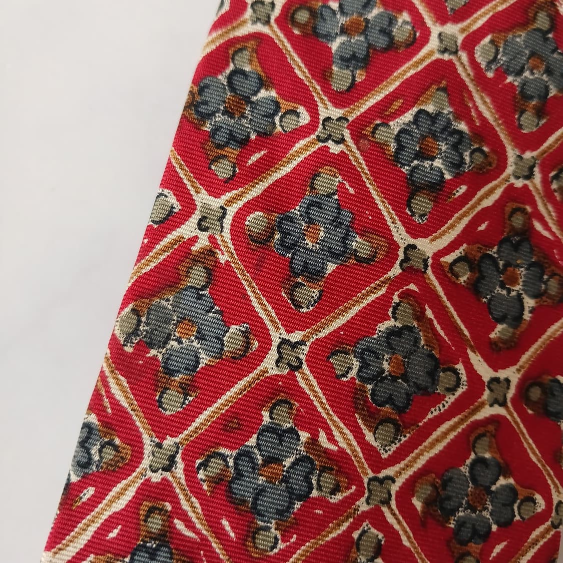 갭 실크 레드 기하 패턴 넥타이 9cm A등급 A19250
 상품이미지8