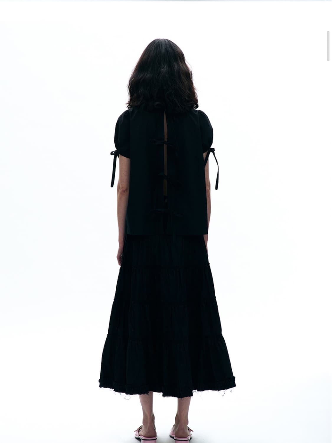 파르티멘토 오픈 백 리본 퍼프 블라우스_블랙 상품이미지2