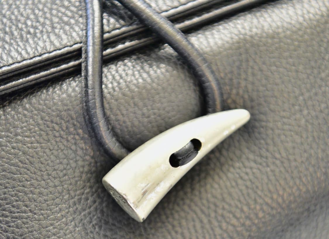 버버리 블랙 혼 토글 숄더백  (정품) 상품이미지6