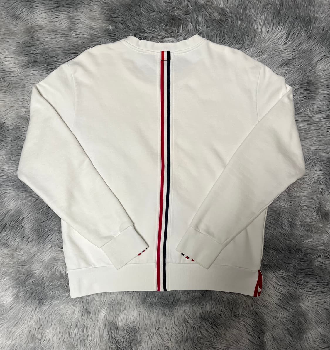 톰브라운 백삼선 맨투맨 상품이미지2