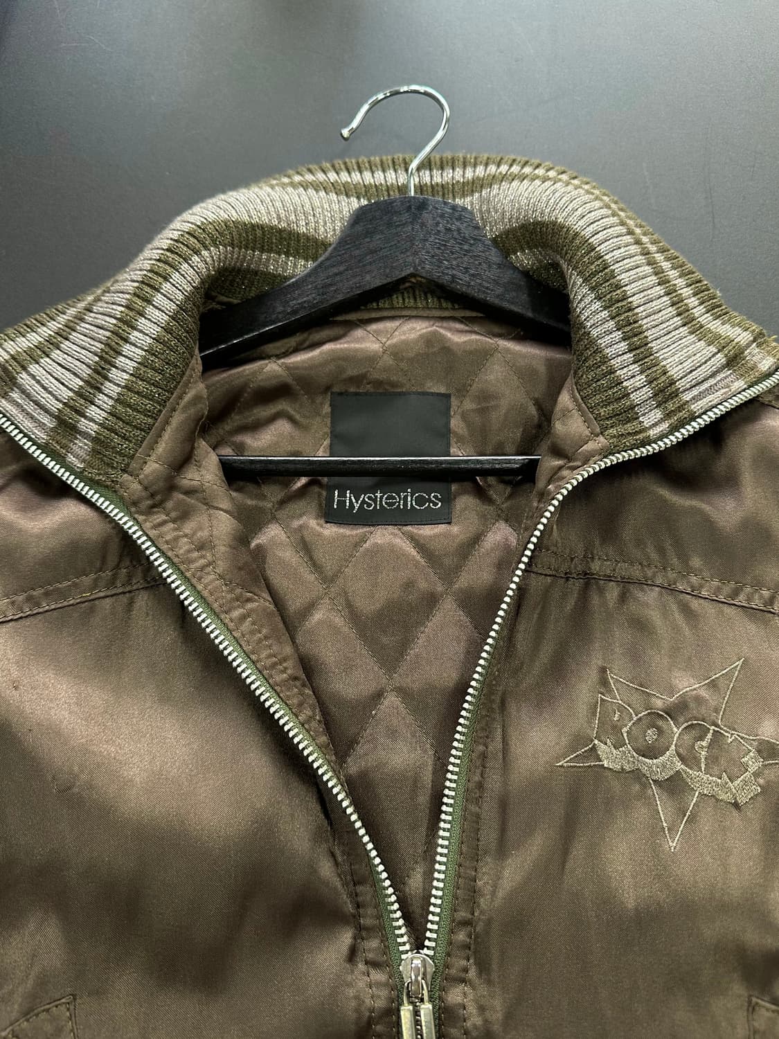 히스테릭글래머 히스걸Rock풀자수로고 하이넥 점퍼 카키 상품이미지10