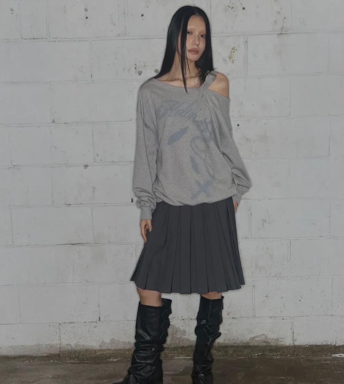 원숄더 버클 스웻셔츠 그레이 상품이미지2