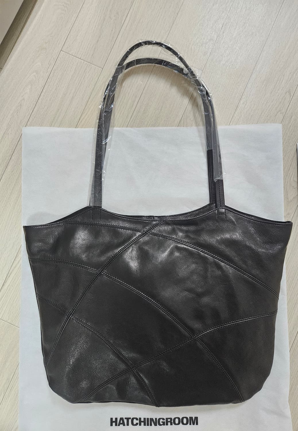 해칭룸 웹 램스레더 토트백 상품이미지1