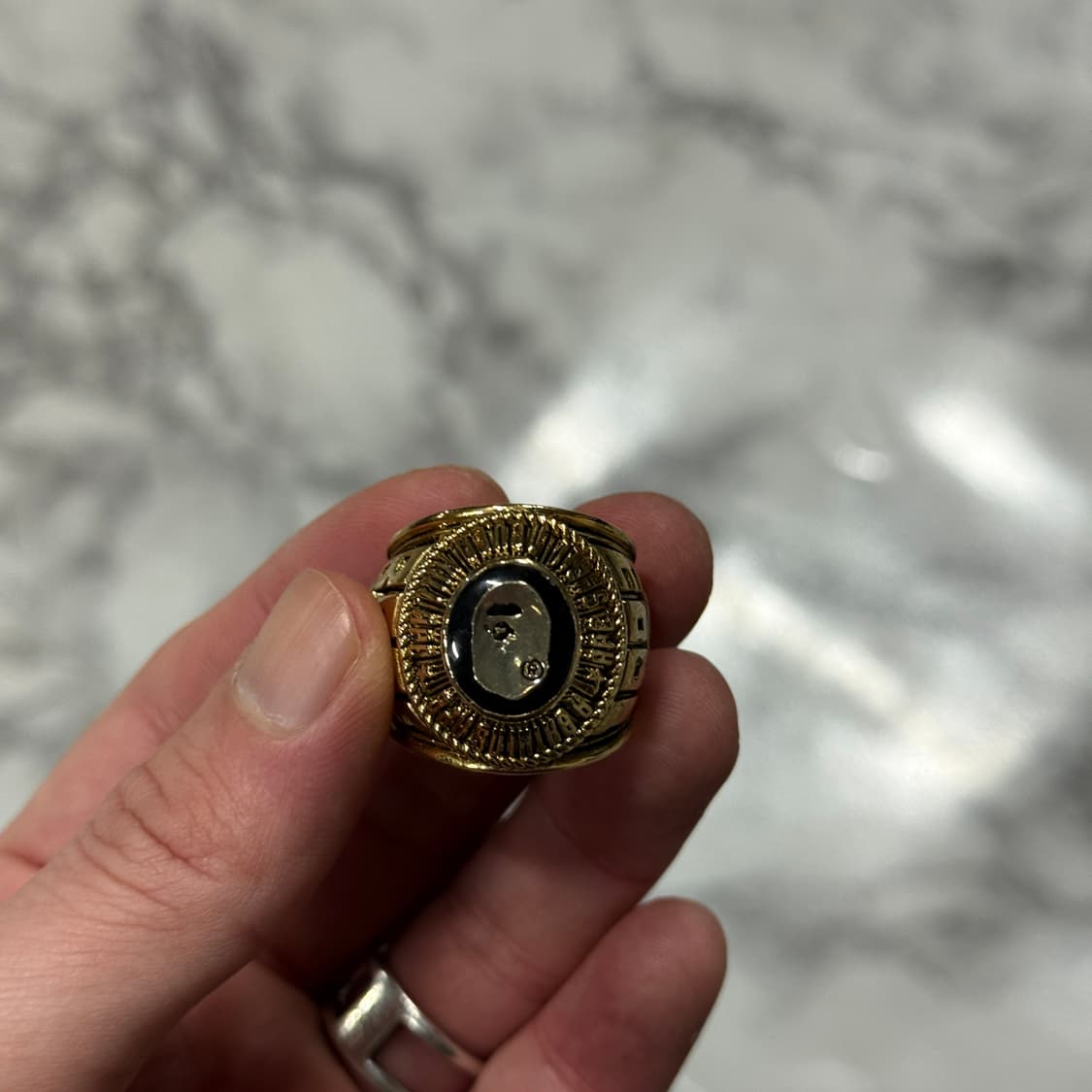 정품 베이프 컬리지 링 골드 상품이미지8