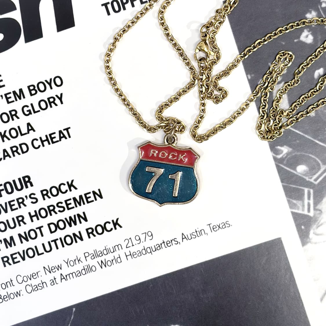 하드 락 카페 ‘Rock 71’ 빈티지 목걸이 상품이미지1