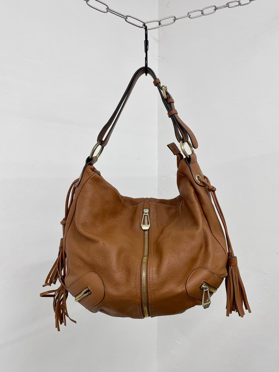 브라운 레더 지퍼 태슬 호보백 상품이미지1
