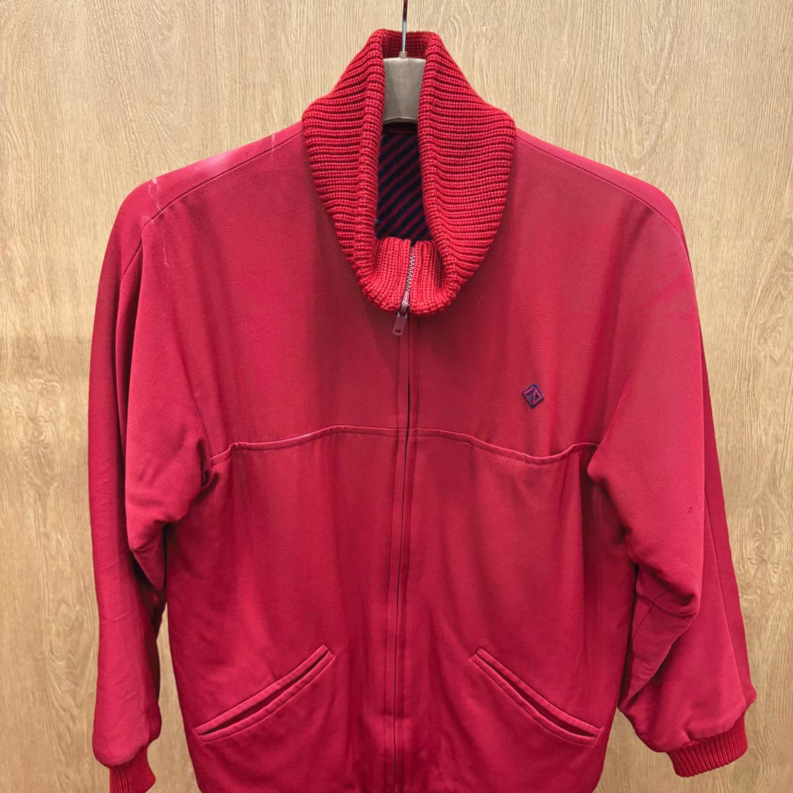 크리스찬 디올 블루종 자켓 골지 카라 히든 포켓 로고 자수 디테일 레드 상품이미지4