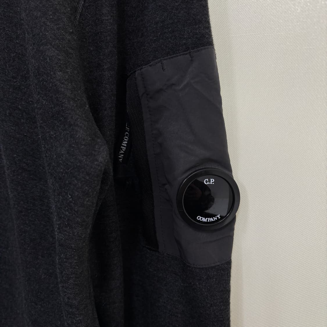 C.P compnay 씨피컴퍼니 고글 맨투맨 상품이미지3