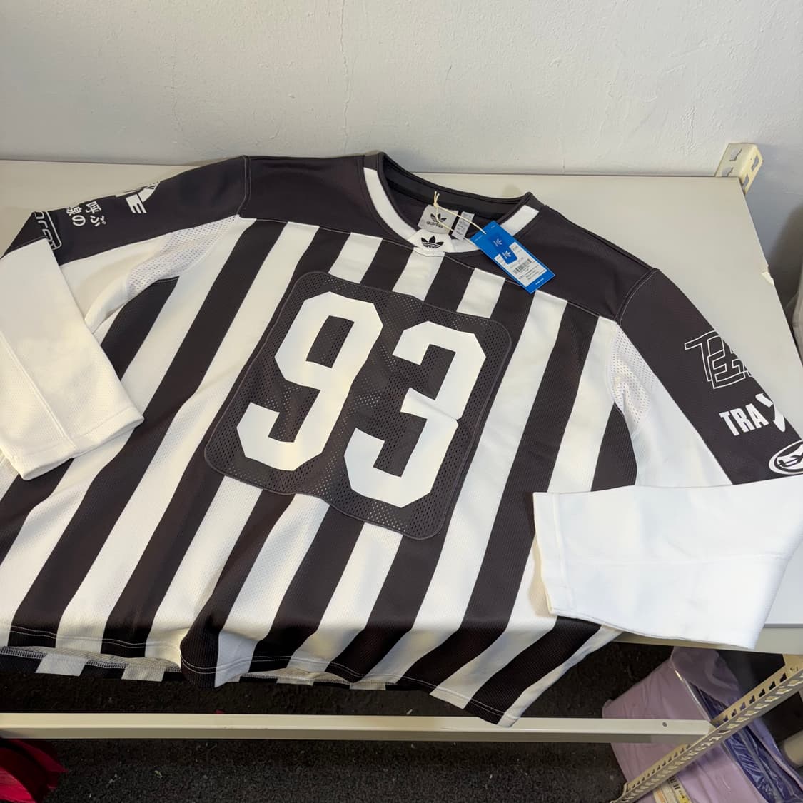 택달린새것 아디다스오리지날 검흰 팀93 브이넥져지 상품이미지1