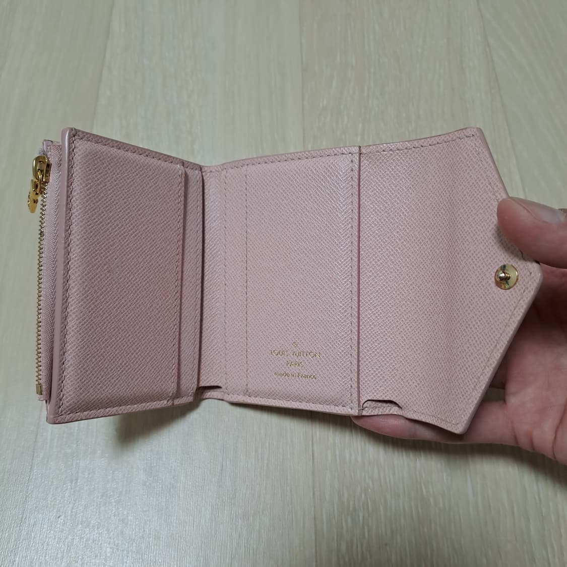 [100%/정품] 루이비통 조에 다미에 아주르 로즈 발레린 지갑 상품이미지5
