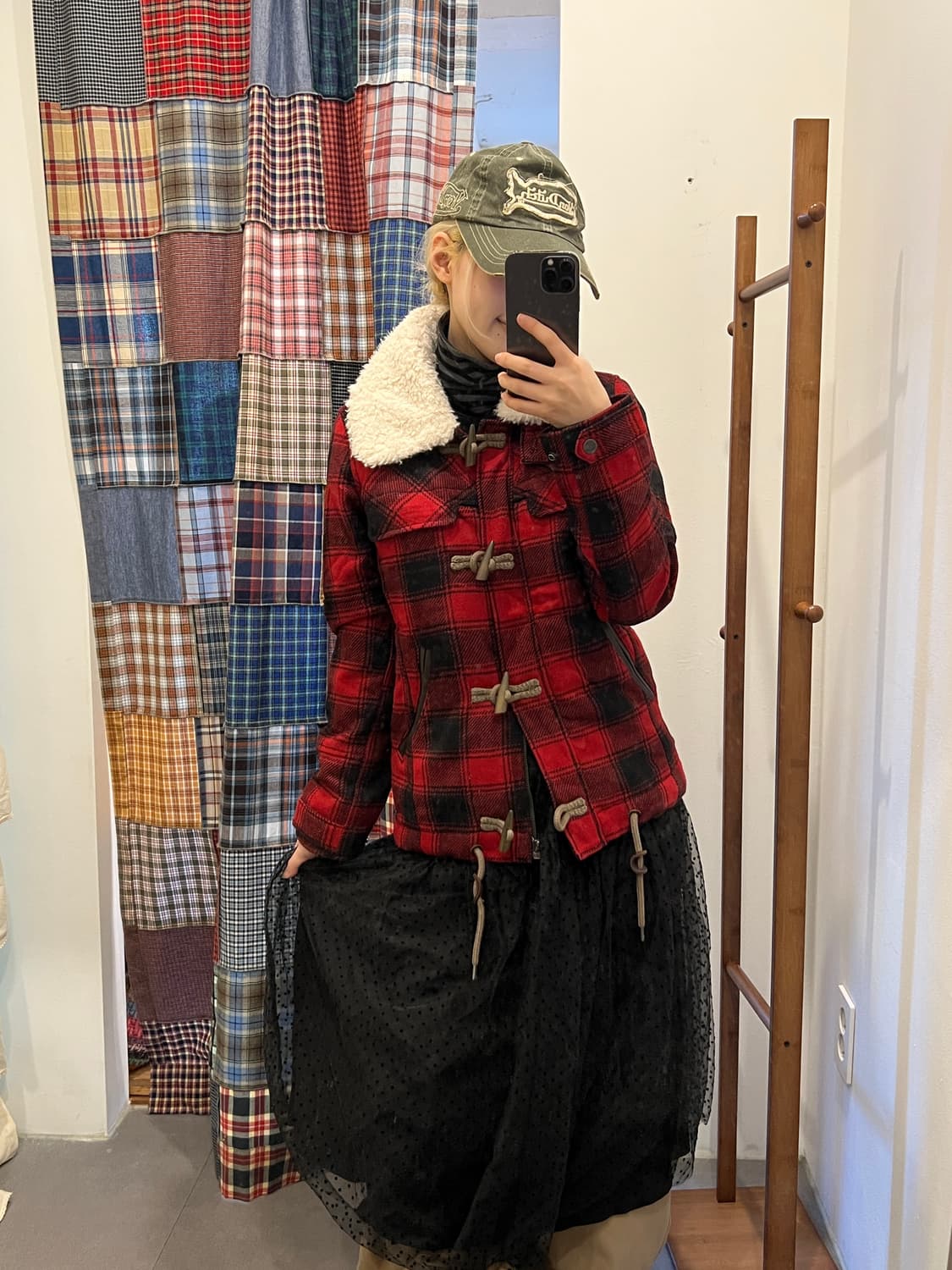 Levi’s 레드 체크 퍼 더플 자켓 상품이미지2