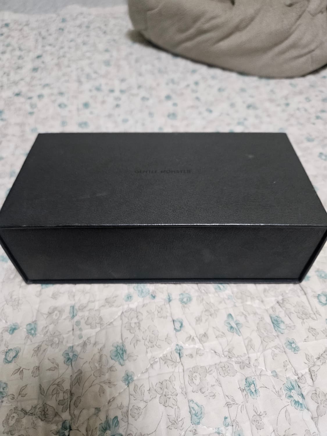 젠틀몬스터 Moon Cut 블랙/골드 선글라스 상품이미지1