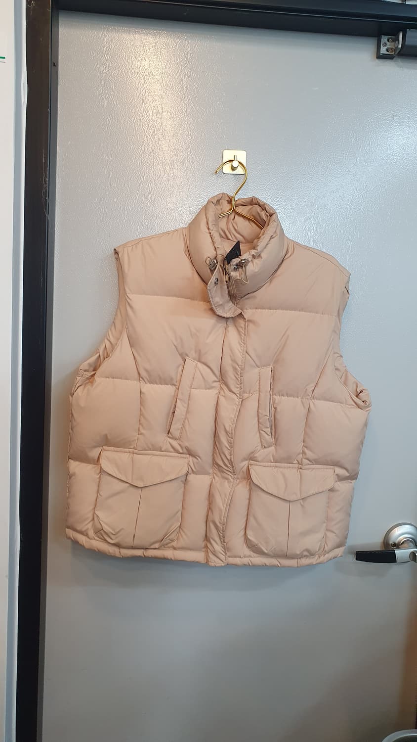 STANDARD MAKET 오리털 패딩 조끼 판매합니다. 색상이아예 잘안 상품이미지1