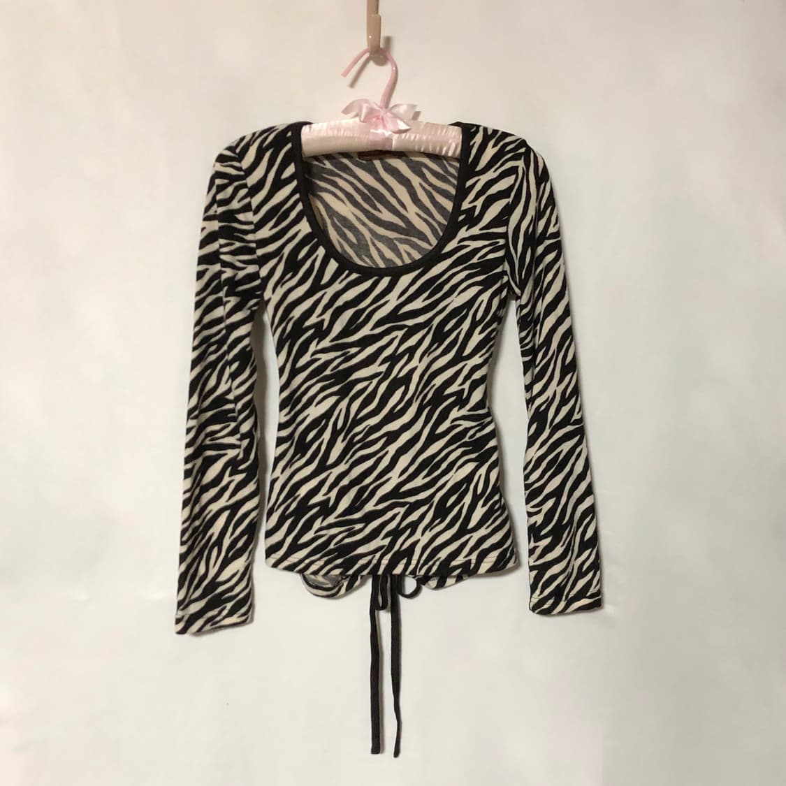 지브라 백 오픈 셔링 탑 블랙 화이트 상품이미지8