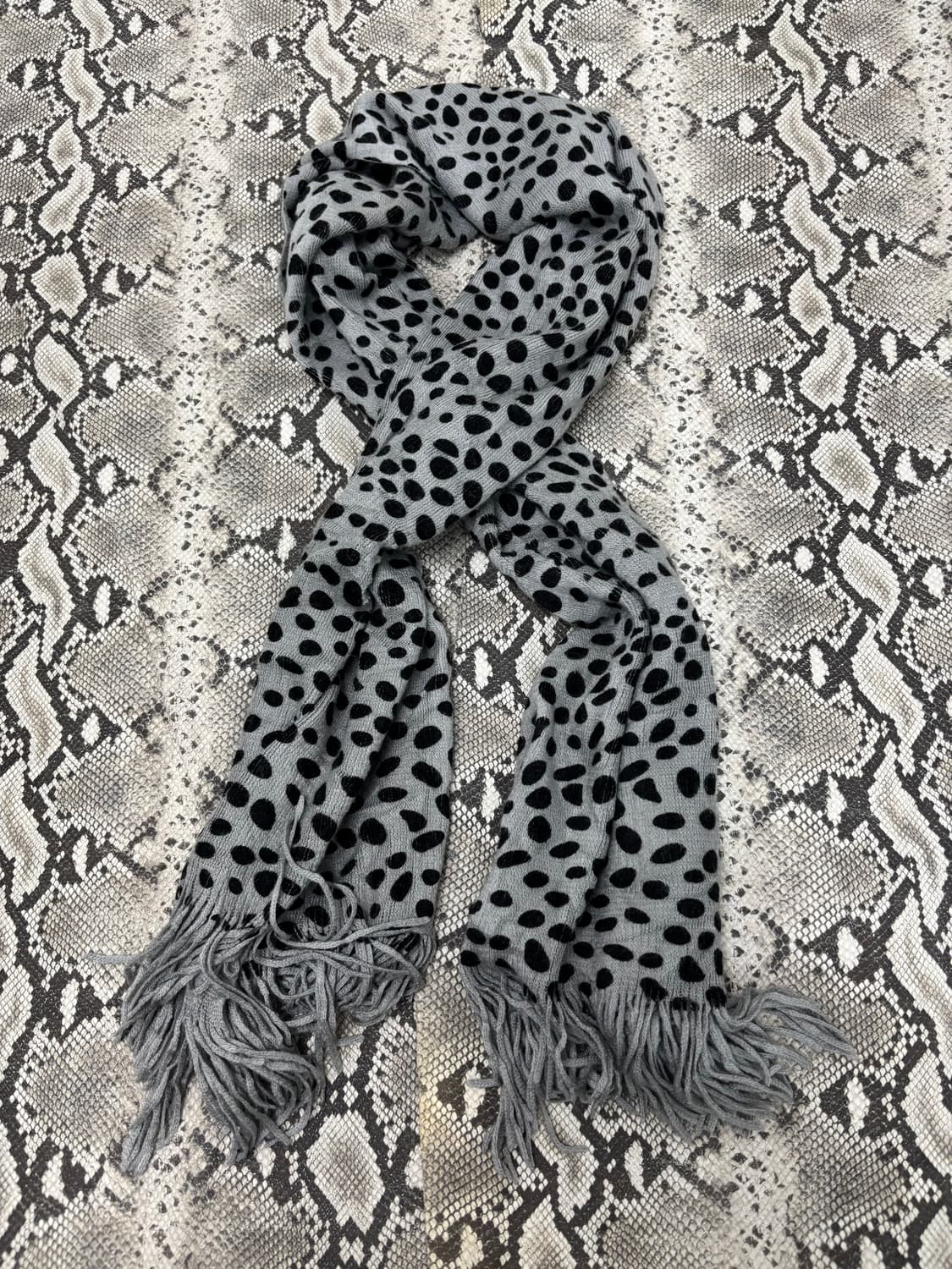 “Vintage” Dot Pattern Scarf 상품이미지1