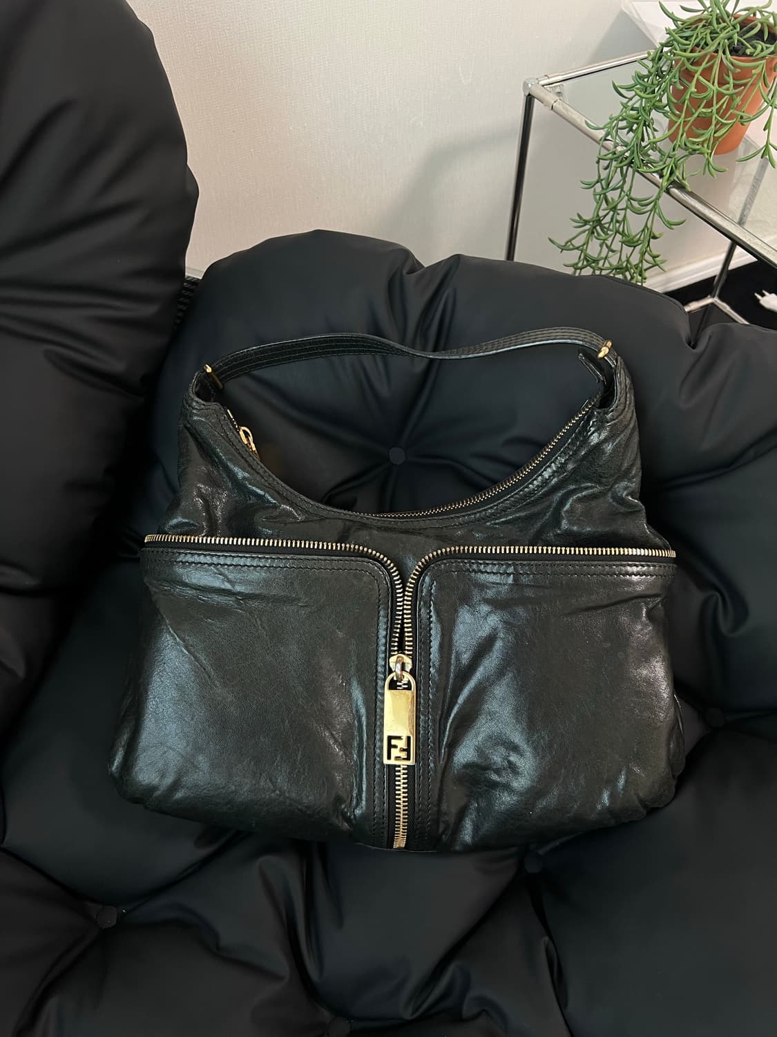 펜디 블랙 레더 호보백 상품이미지1