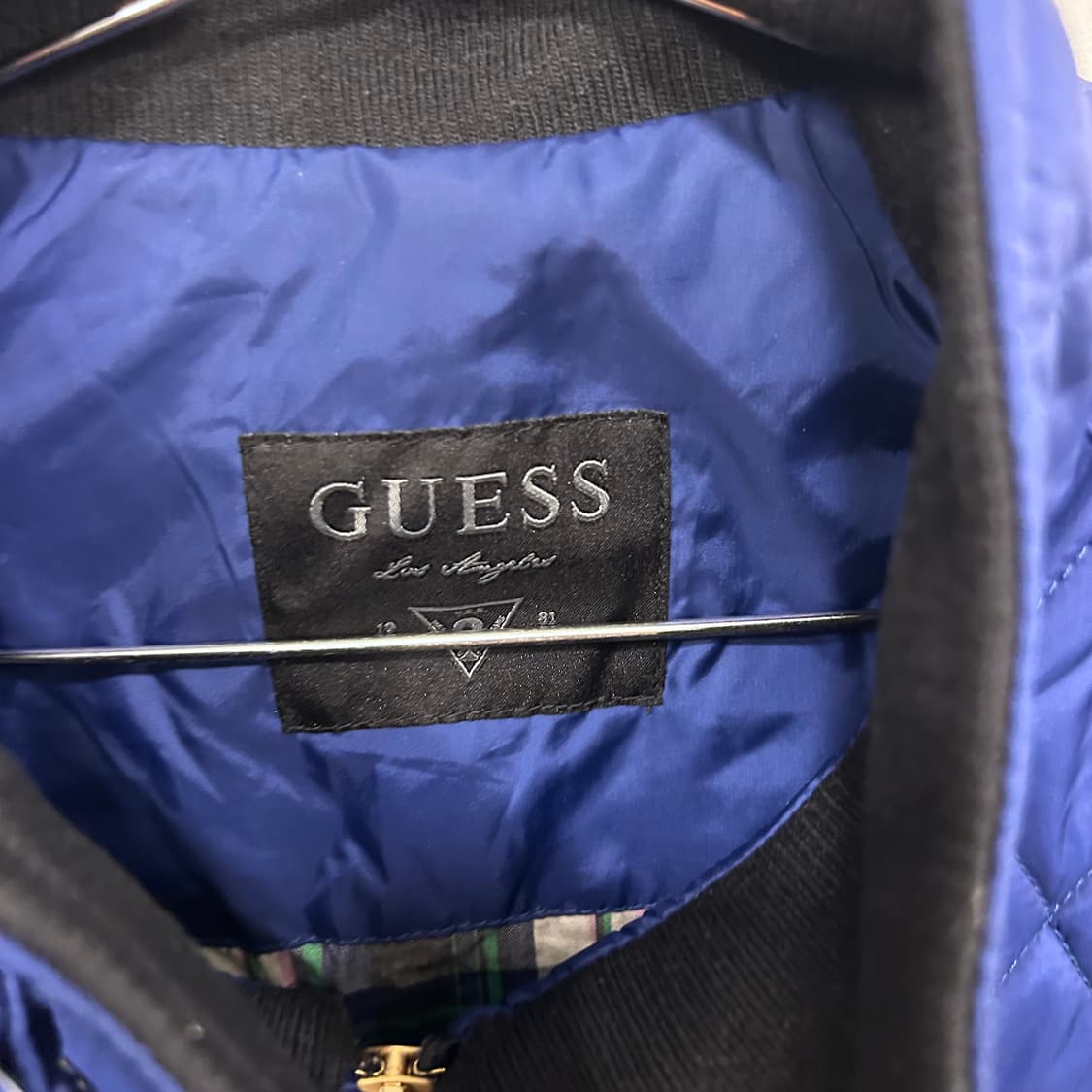 게스 하이넥 더블포켓 다이아몬드 퀼팅 자켓 상품이미지3