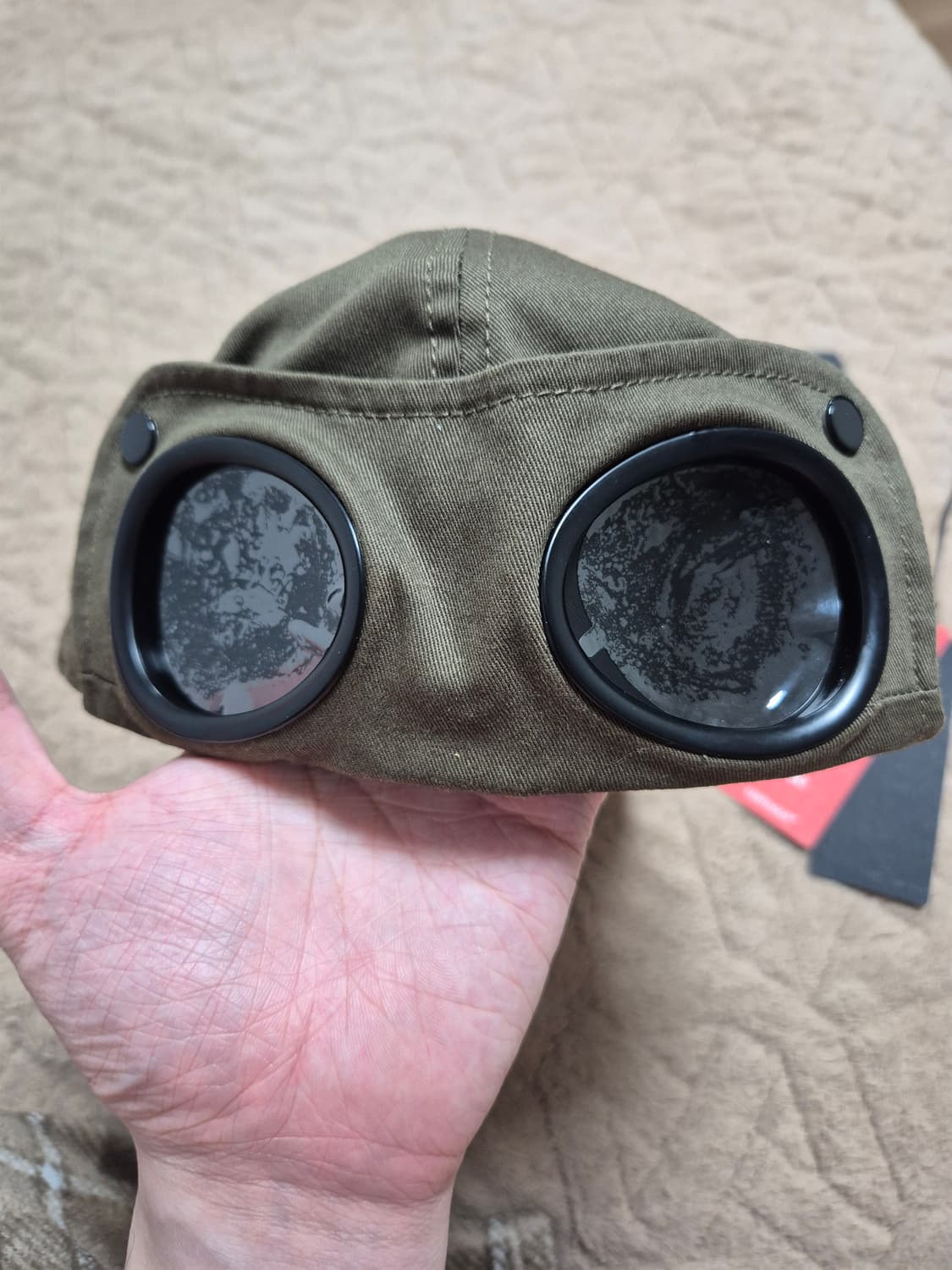 (새상품/M)CP컴퍼니 19시즌 고글 로고 자수 캡 카키 상품이미지4