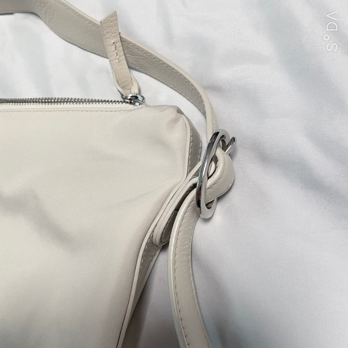 투티에 카노트왈 숄더백 아이보리 상품이미지4