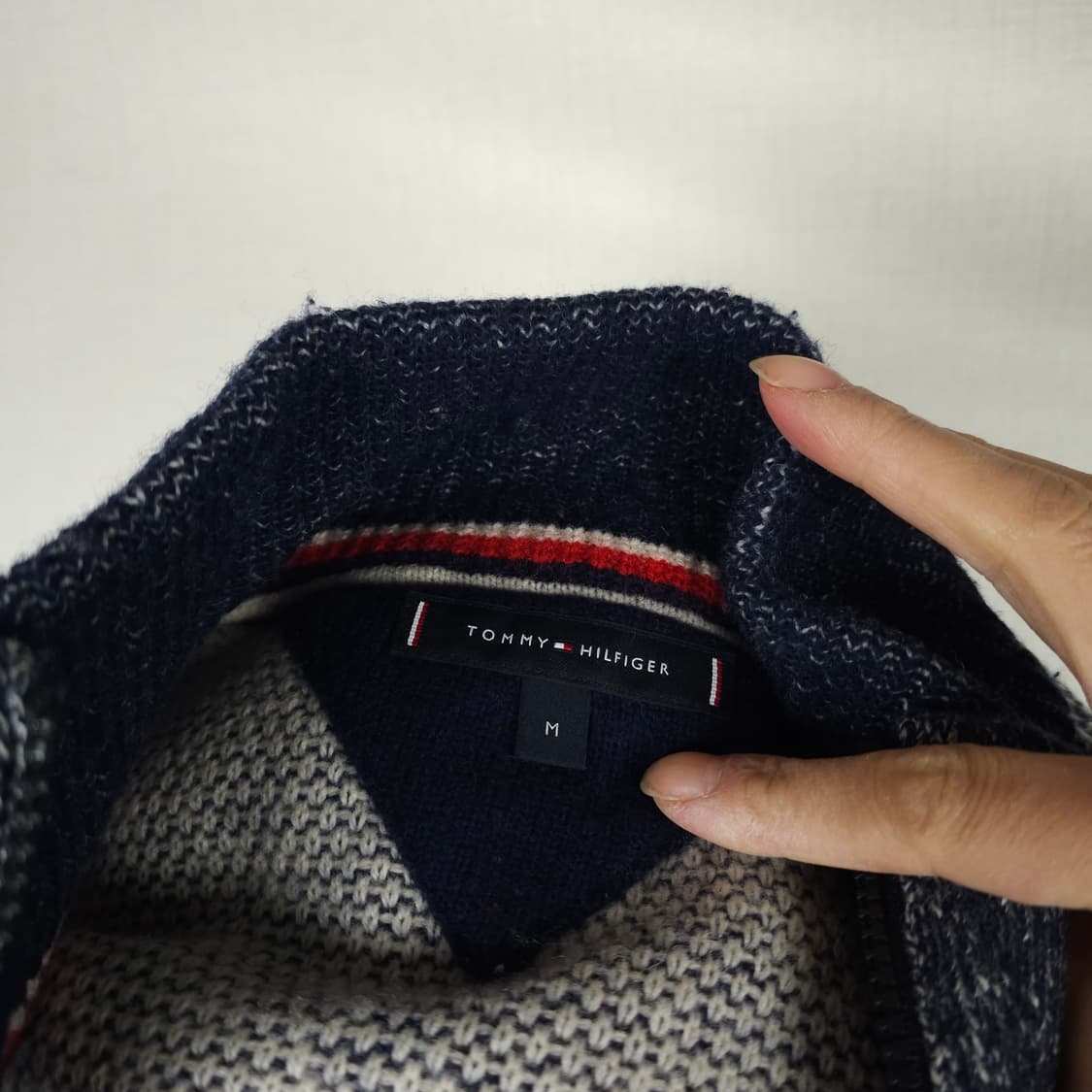 타미힐피거 시그니처 배색 풀집업 울 혼방 니트 가디건 남자95사이즈 상품이미지3