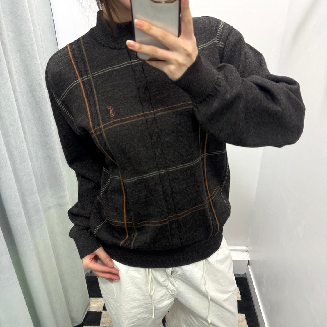 입생로랑 브라운 체크 니트  상품이미지1