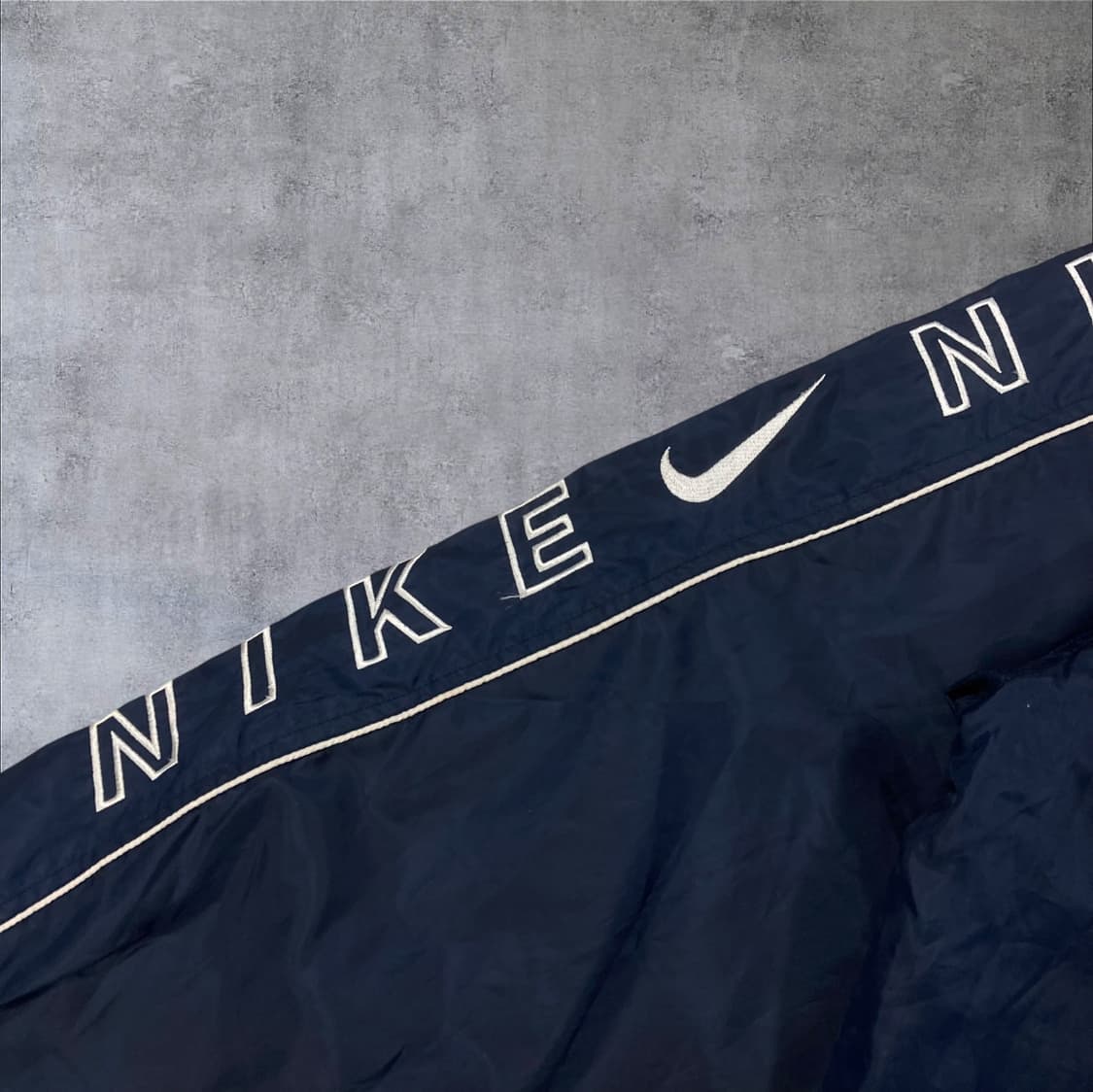 나이키 00s 네이비 컬러 스우시 빅로고 사이드 라인 바람막이 상품이미지3