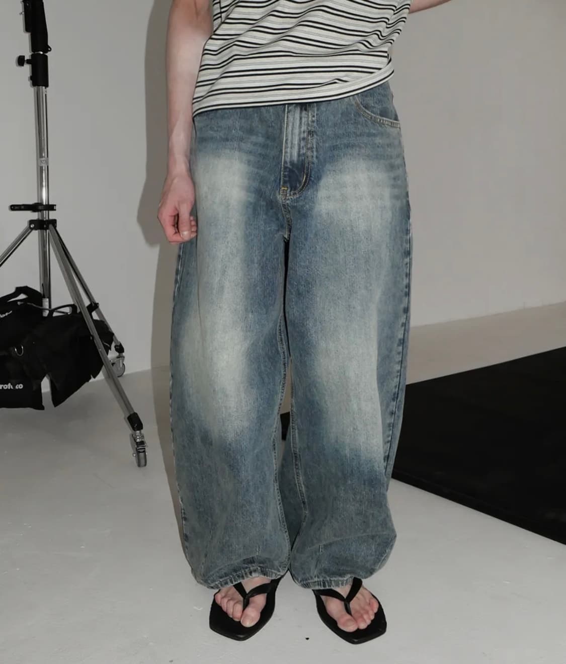인템포무드 레이지보이 벌룬 핏 데님_페이디드블루  상품이미지1