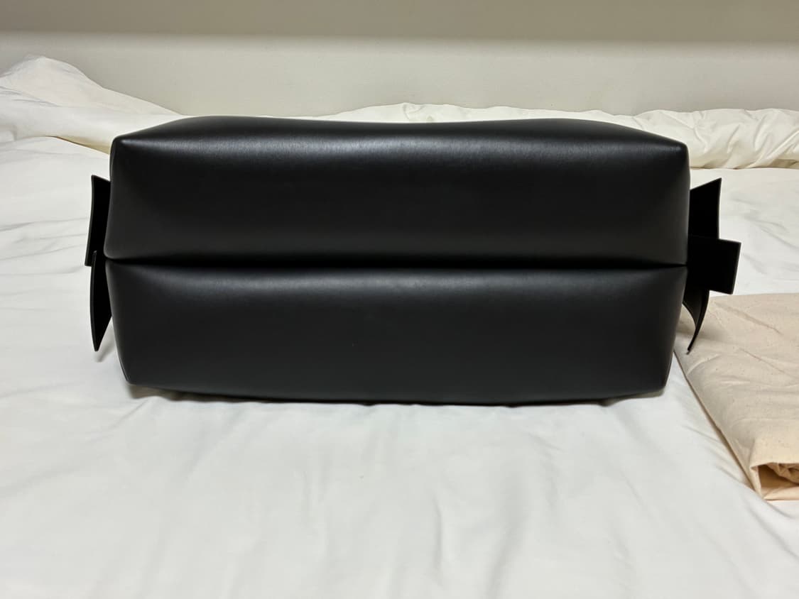 아크네 스튜디오 무스비 토트백 미디사이즈 블랙 상품이미지8