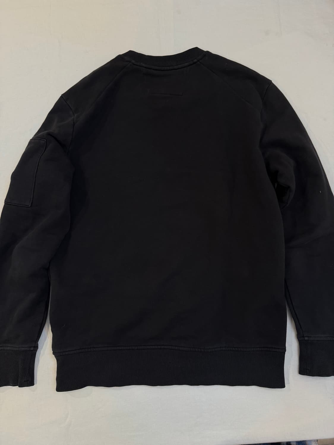 22FW CP 컴퍼니 렌즈와펜 맨투맨 블랙 상품이미지3