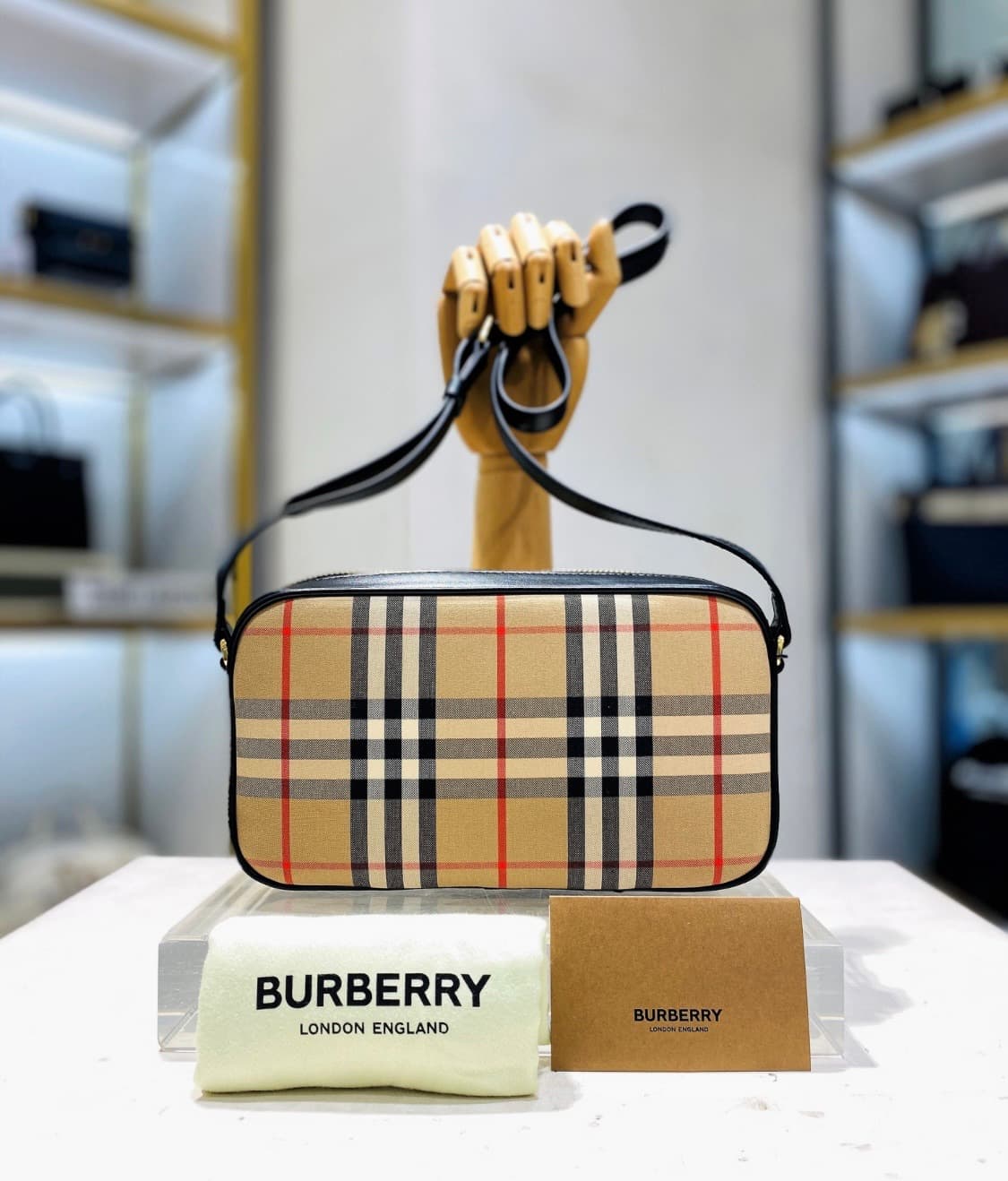 (거의새거)버버리 카메라 크로스백 상품이미지1