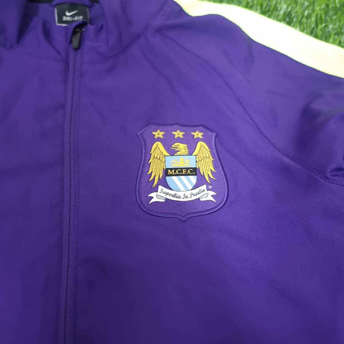 14-15시즌 맨체스터 시티 올드 엠블럼 나이키 바람막이 상품이미지3