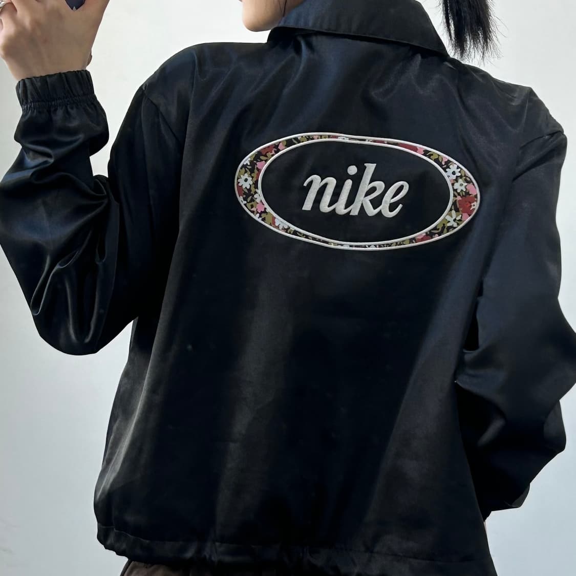 Nike 나이키 백 포인트 블랙 글로시 자켓 상품이미지2