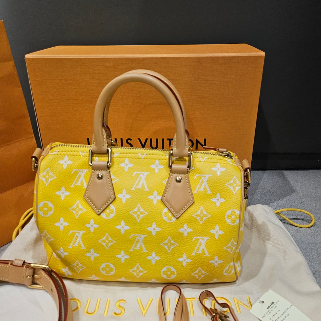 루이비통 P9 제이홉 반둘리에 25 모노그램 스피디 백 상품이미지6