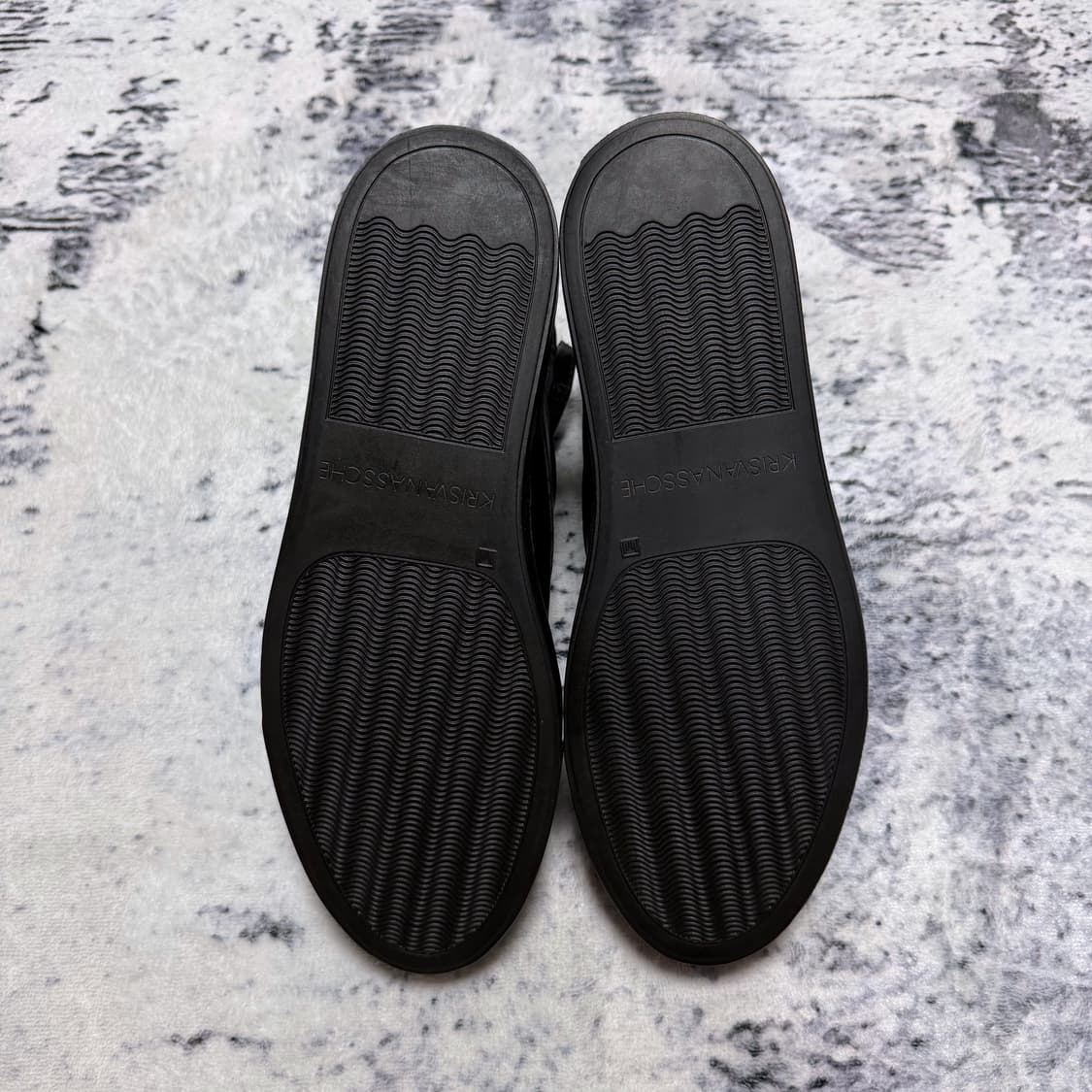 (새상품)크리스반아쉐 09FW 스트랩 스니커즈 블랙 40 상품이미지4