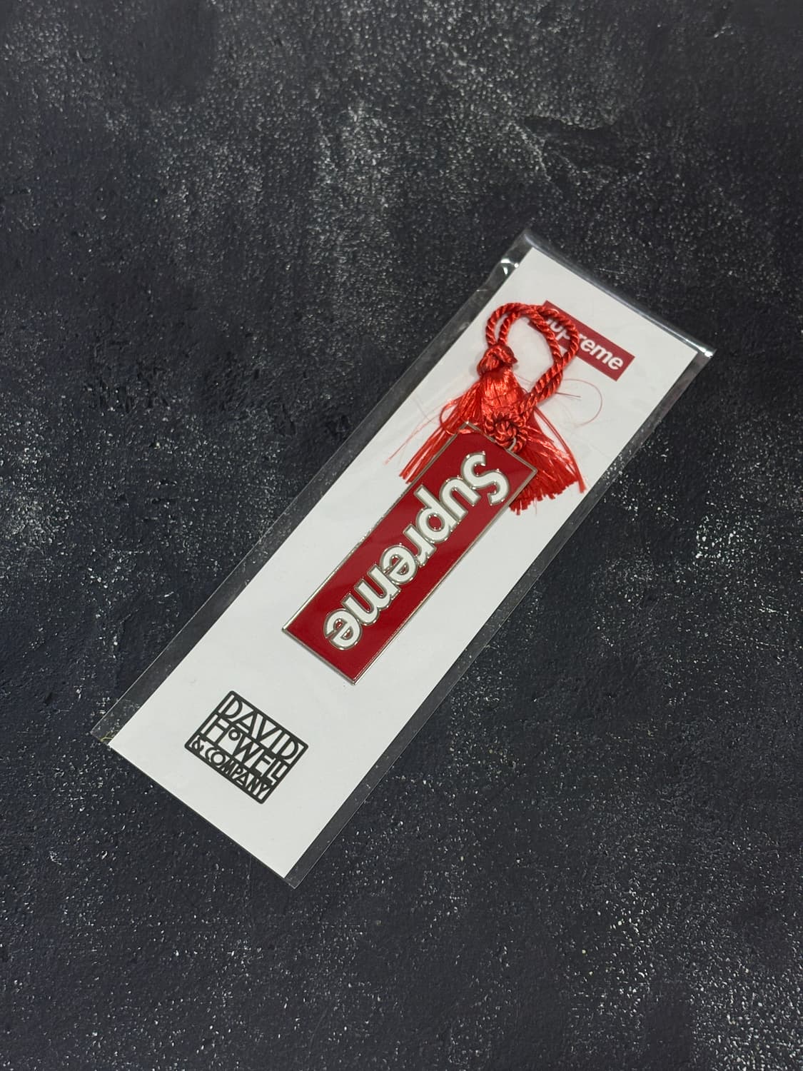 슈프림 / 데이비드 호웰 메탈 북마크 태슬 키링 상품이미지1